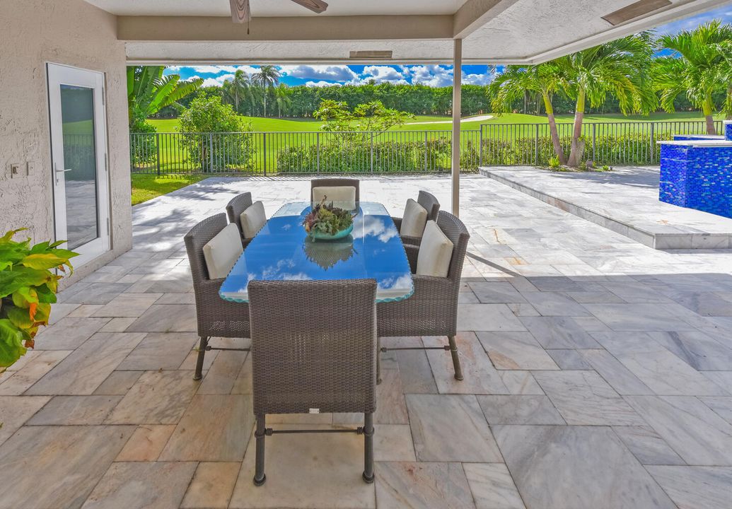 Под контрактом: $1,690,000 (4 спален, 4 ванн, 3444 Квадратных фут)