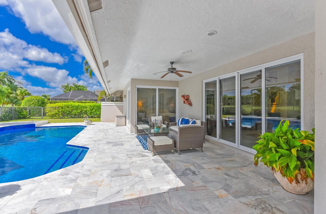 Под контрактом: $1,690,000 (4 спален, 4 ванн, 3444 Квадратных фут)