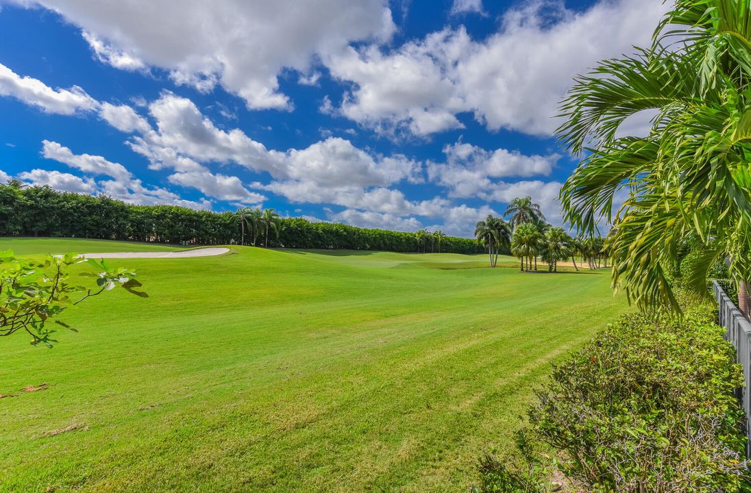 Под контрактом: $1,690,000 (4 спален, 4 ванн, 3444 Квадратных фут)