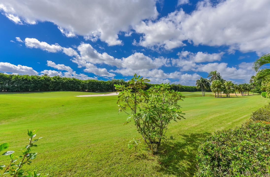 Под контрактом: $1,690,000 (4 спален, 4 ванн, 3444 Квадратных фут)