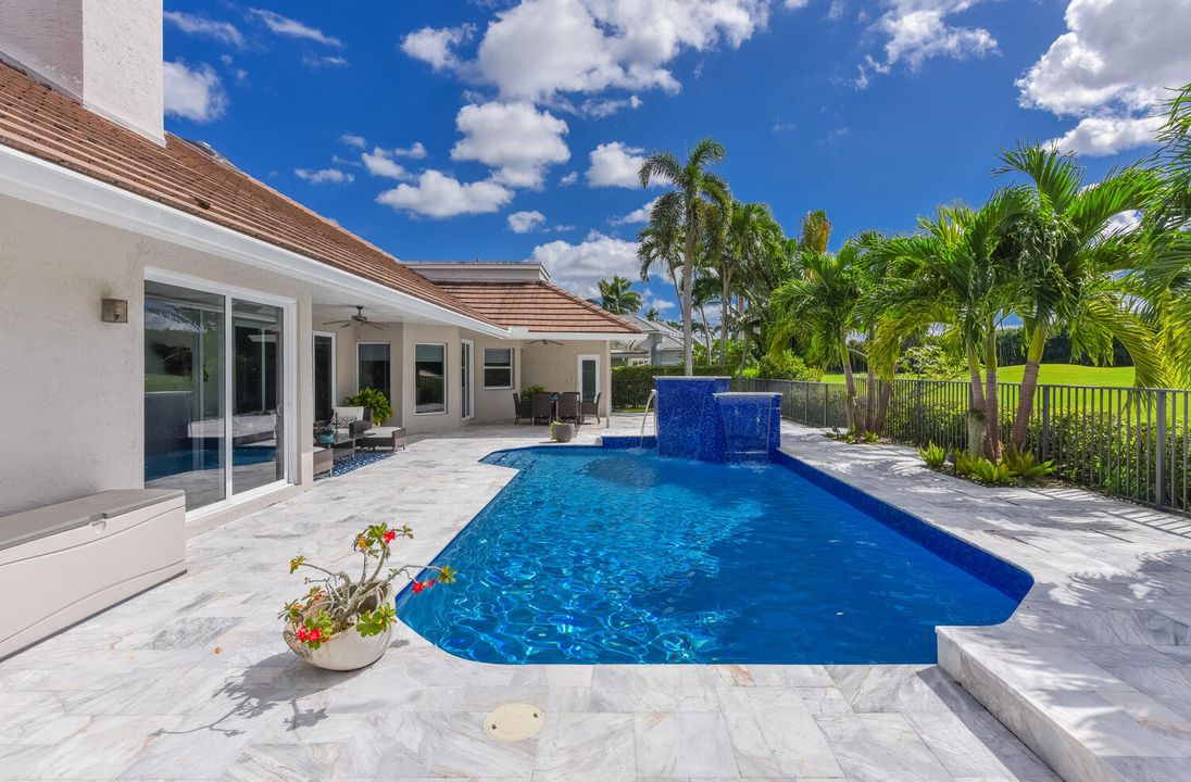 Под контрактом: $1,690,000 (4 спален, 4 ванн, 3444 Квадратных фут)