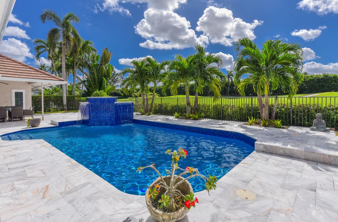 Под контрактом: $1,690,000 (4 спален, 4 ванн, 3444 Квадратных фут)