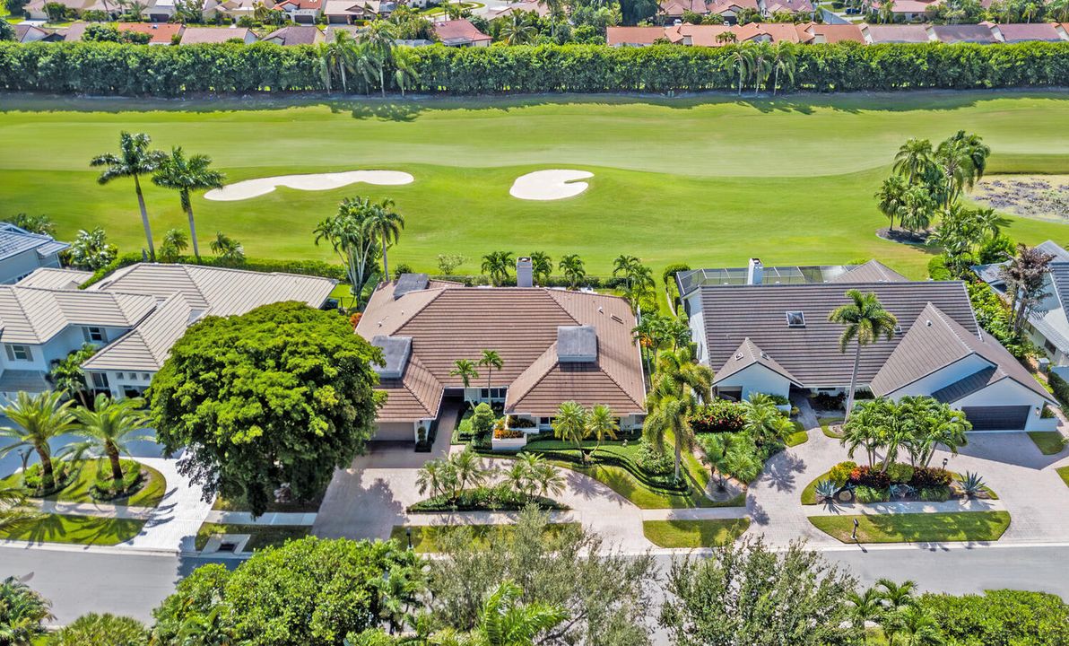 Под контрактом: $1,690,000 (4 спален, 4 ванн, 3444 Квадратных фут)