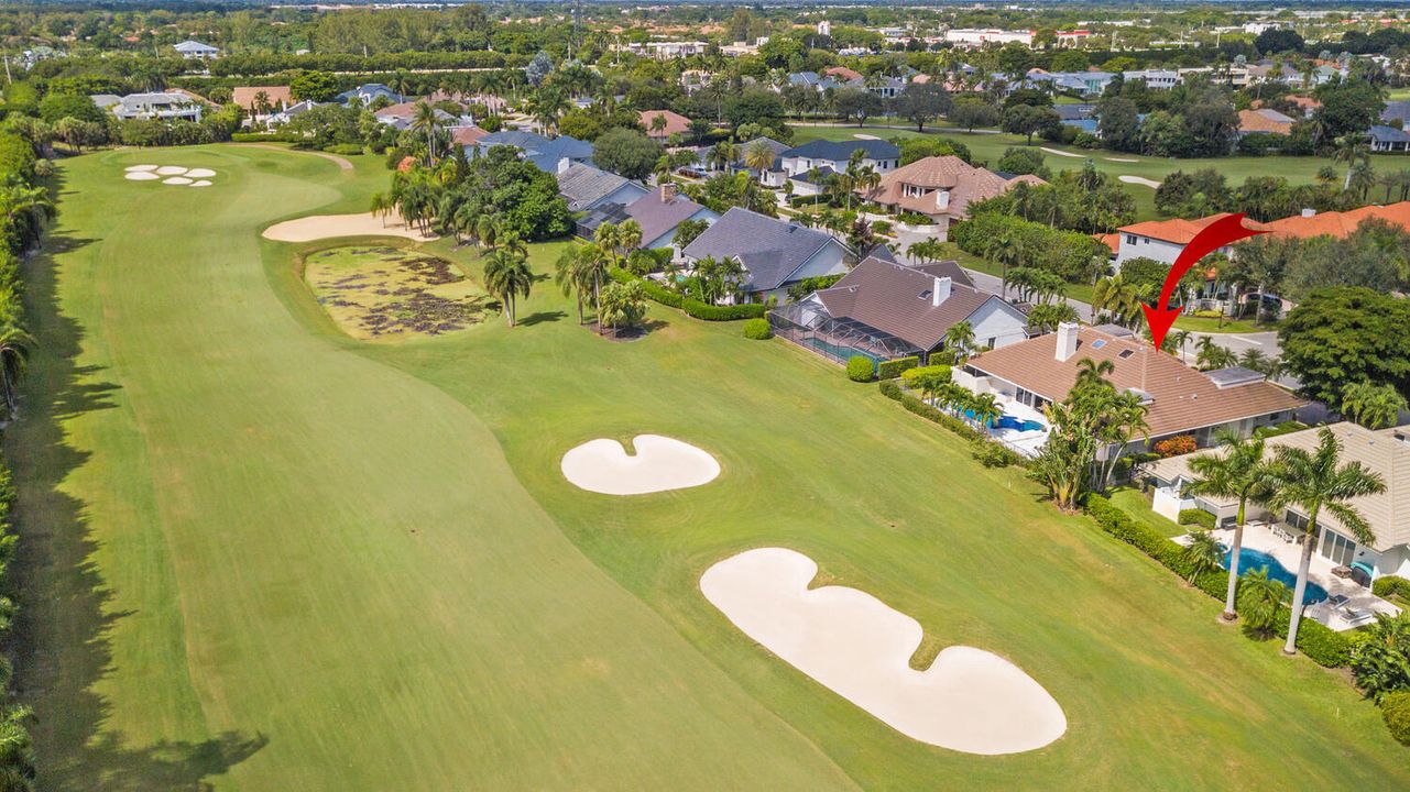 Под контрактом: $1,690,000 (4 спален, 4 ванн, 3444 Квадратных фут)