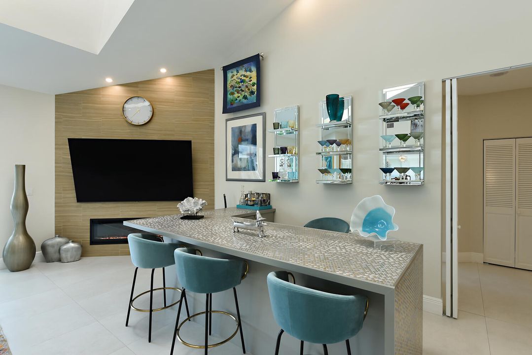 Под контрактом: $1,690,000 (4 спален, 4 ванн, 3444 Квадратных фут)