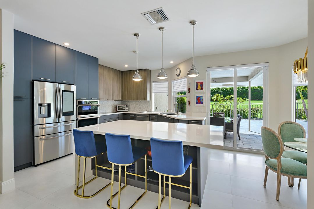 Под контрактом: $1,690,000 (4 спален, 4 ванн, 3444 Квадратных фут)