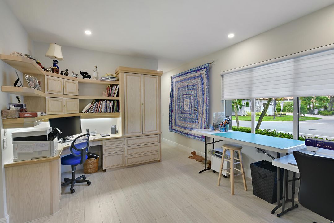 Под контрактом: $1,690,000 (4 спален, 4 ванн, 3444 Квадратных фут)