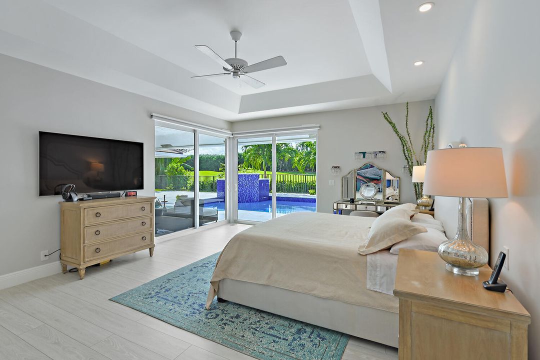 Под контрактом: $1,690,000 (4 спален, 4 ванн, 3444 Квадратных фут)