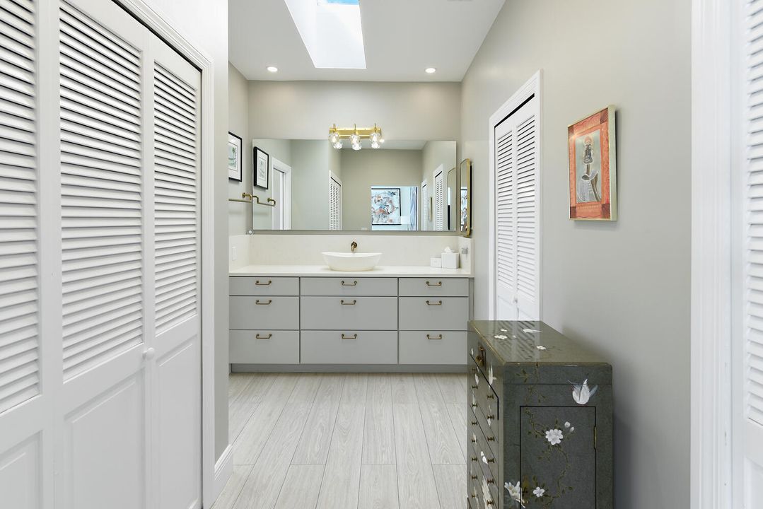 Под контрактом: $1,690,000 (4 спален, 4 ванн, 3444 Квадратных фут)