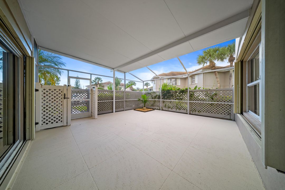 待售: $294,000 (2 贝兹, 2 浴室, 1374 平方英尺)