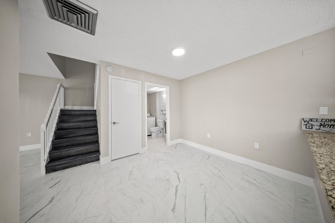 待售: $294,000 (2 贝兹, 2 浴室, 1374 平方英尺)