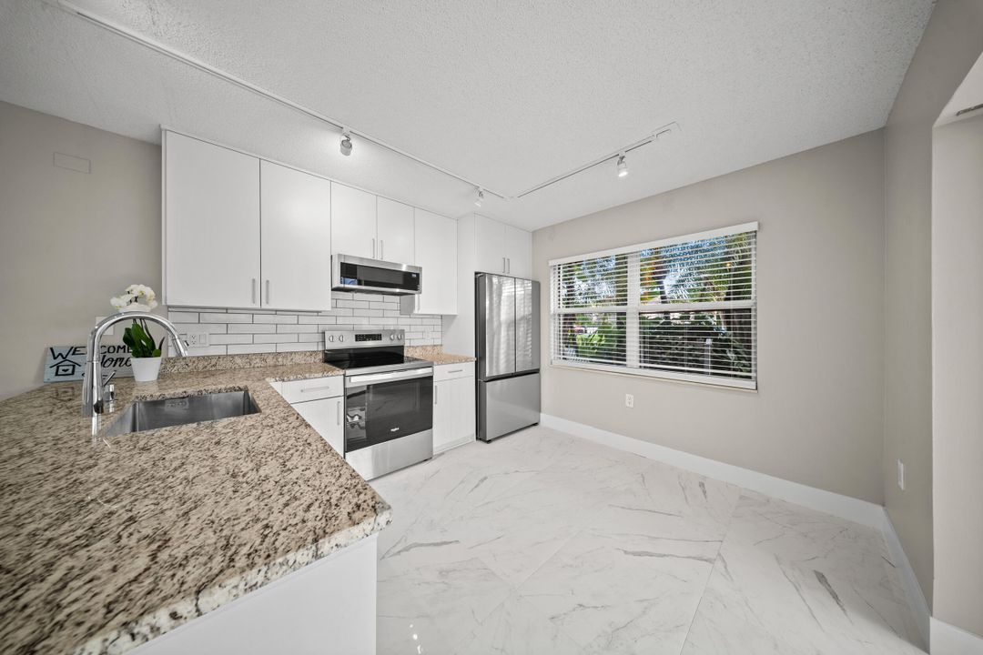 待售: $294,000 (2 贝兹, 2 浴室, 1374 平方英尺)