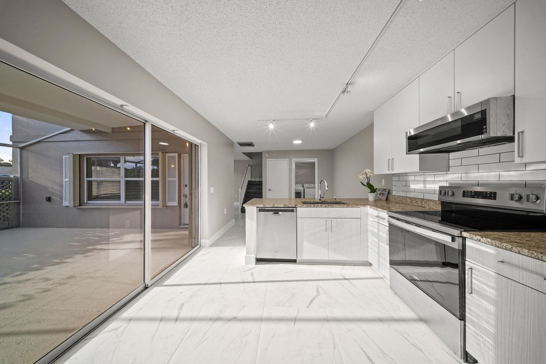 待售: $294,000 (2 贝兹, 2 浴室, 1374 平方英尺)