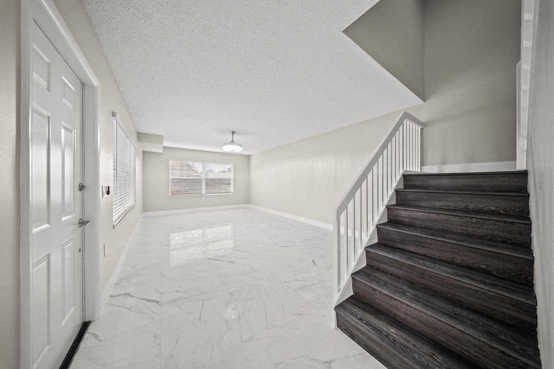 待售: $294,000 (2 贝兹, 2 浴室, 1374 平方英尺)