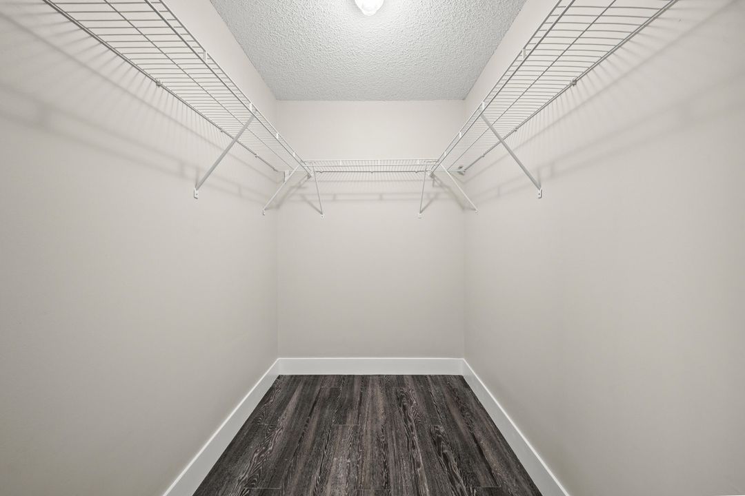 待售: $294,000 (2 贝兹, 2 浴室, 1374 平方英尺)