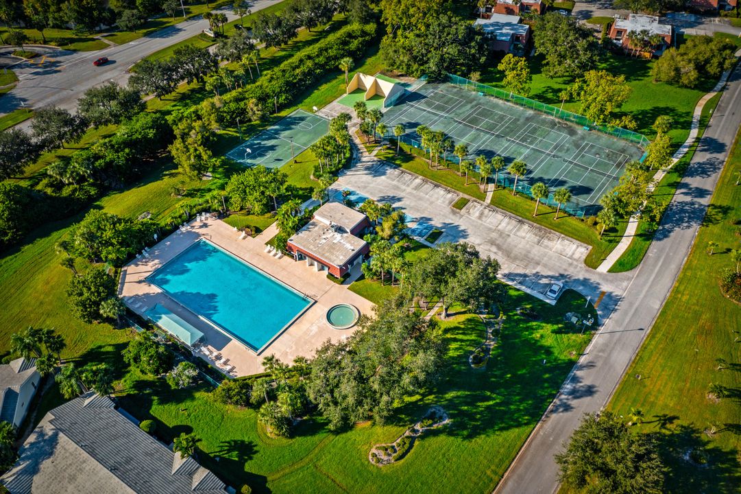 待售: $294,000 (2 贝兹, 2 浴室, 1374 平方英尺)