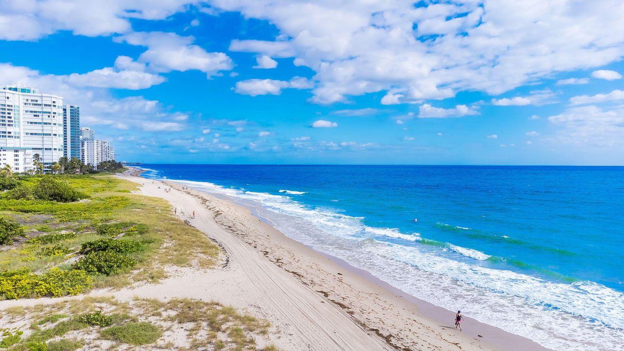 For Sale: $519,900 (2 beds, 2 baths, 1160 Square Feet)