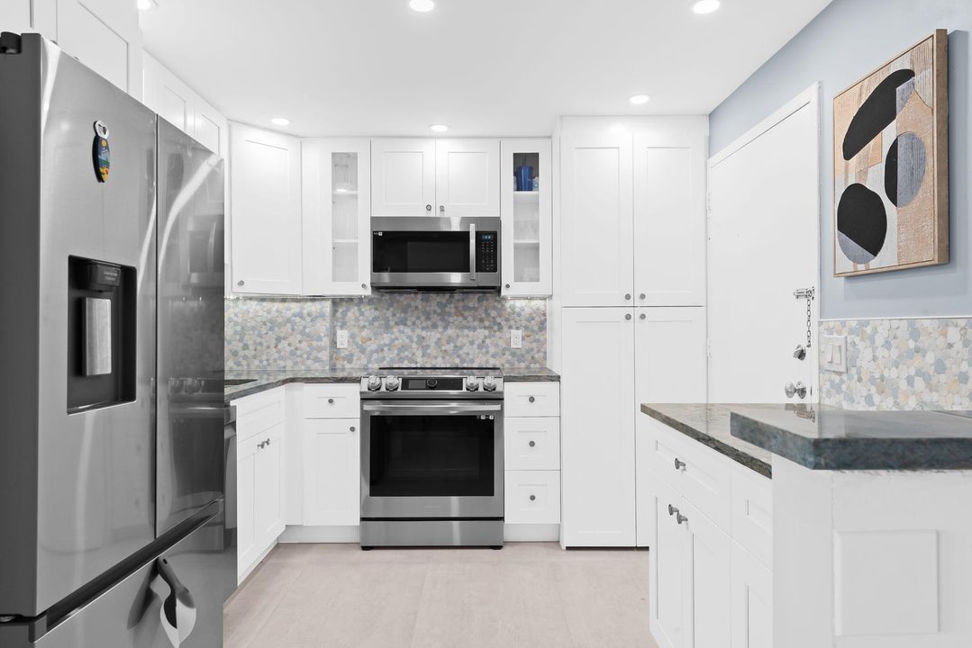 For Sale: $519,900 (2 beds, 2 baths, 1160 Square Feet)