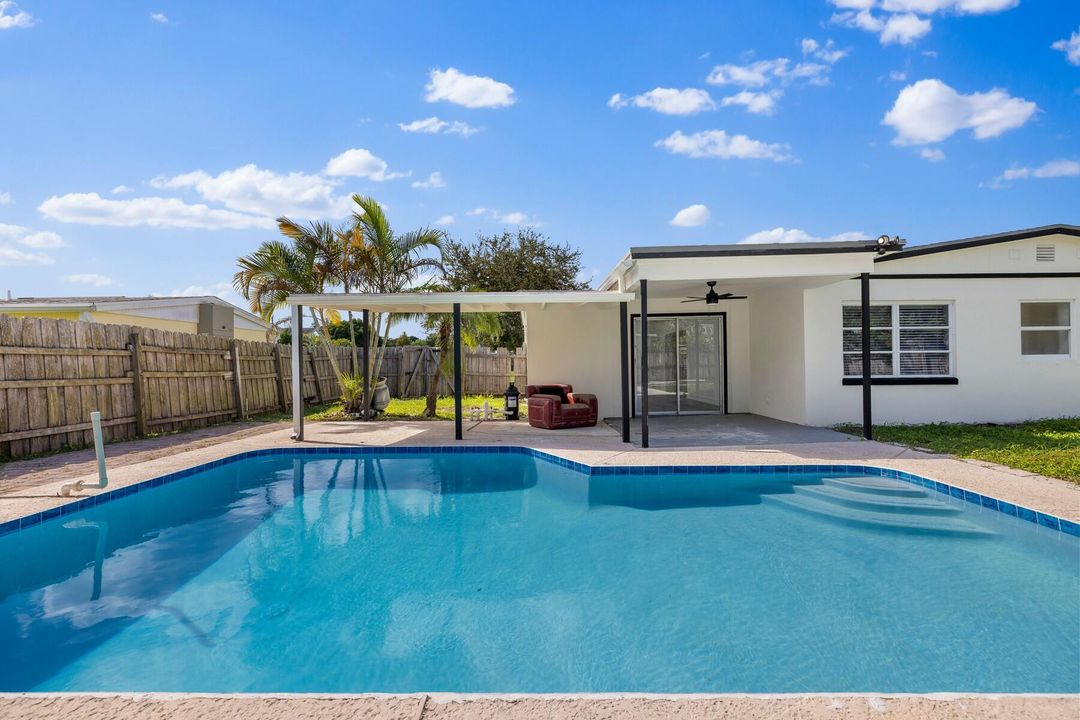 For Sale: $364,000 (2 beds, 2 baths, 1166 Square Feet)