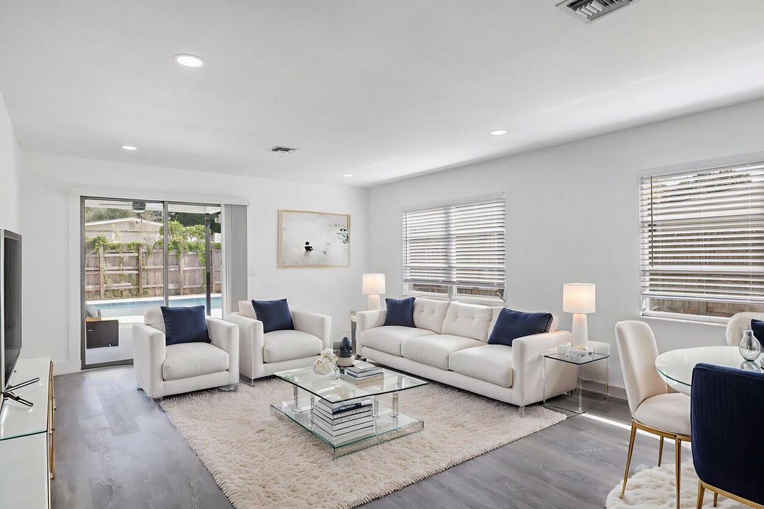 For Sale: $364,000 (2 beds, 2 baths, 1166 Square Feet)