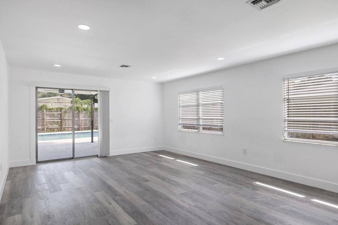 For Sale: $364,000 (2 beds, 2 baths, 1166 Square Feet)