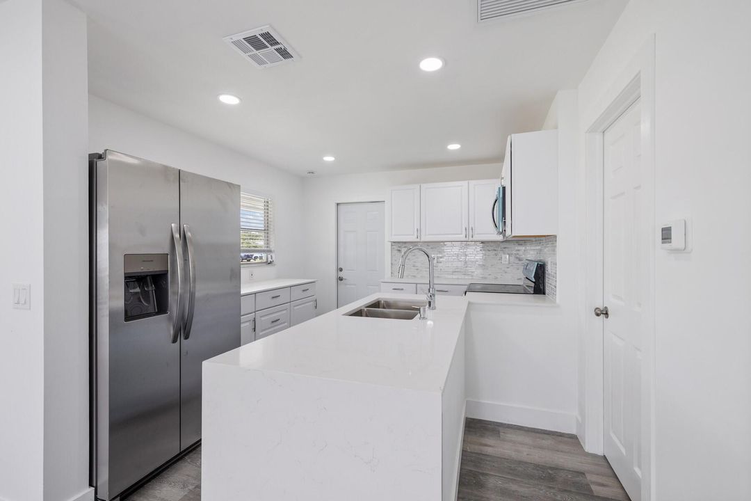 For Sale: $364,000 (2 beds, 2 baths, 1166 Square Feet)