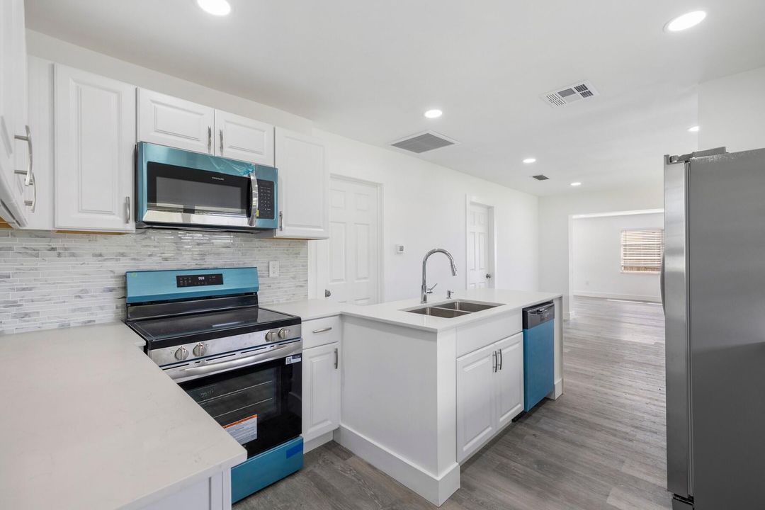 For Sale: $364,000 (2 beds, 2 baths, 1166 Square Feet)