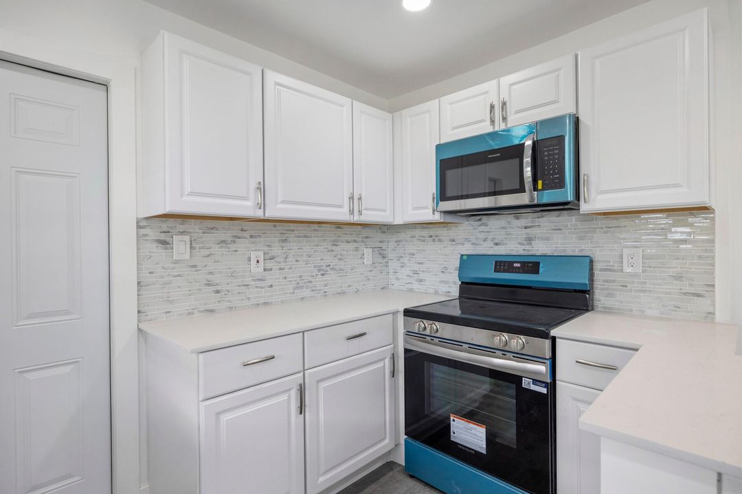 For Sale: $364,000 (2 beds, 2 baths, 1166 Square Feet)