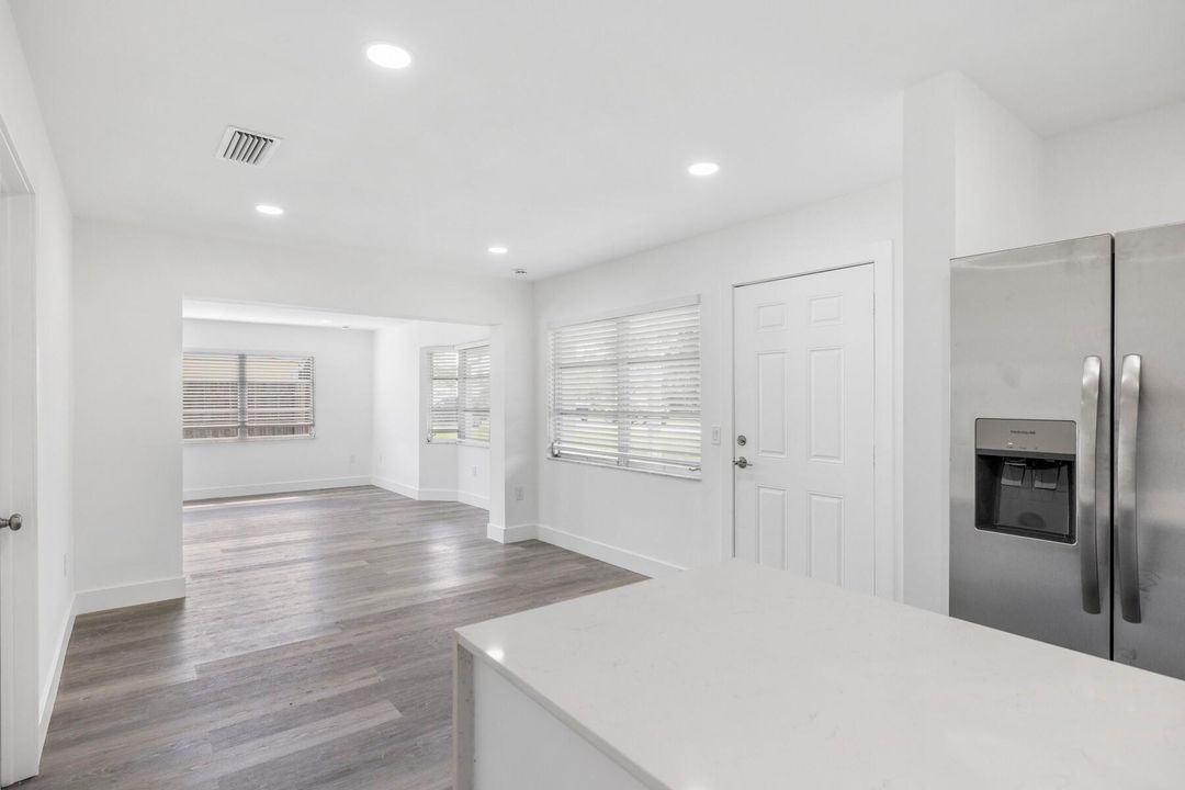 For Sale: $364,000 (2 beds, 2 baths, 1166 Square Feet)