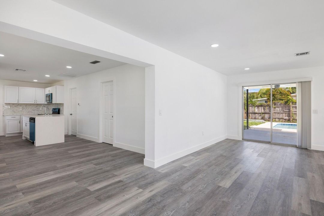 For Sale: $364,000 (2 beds, 2 baths, 1166 Square Feet)
