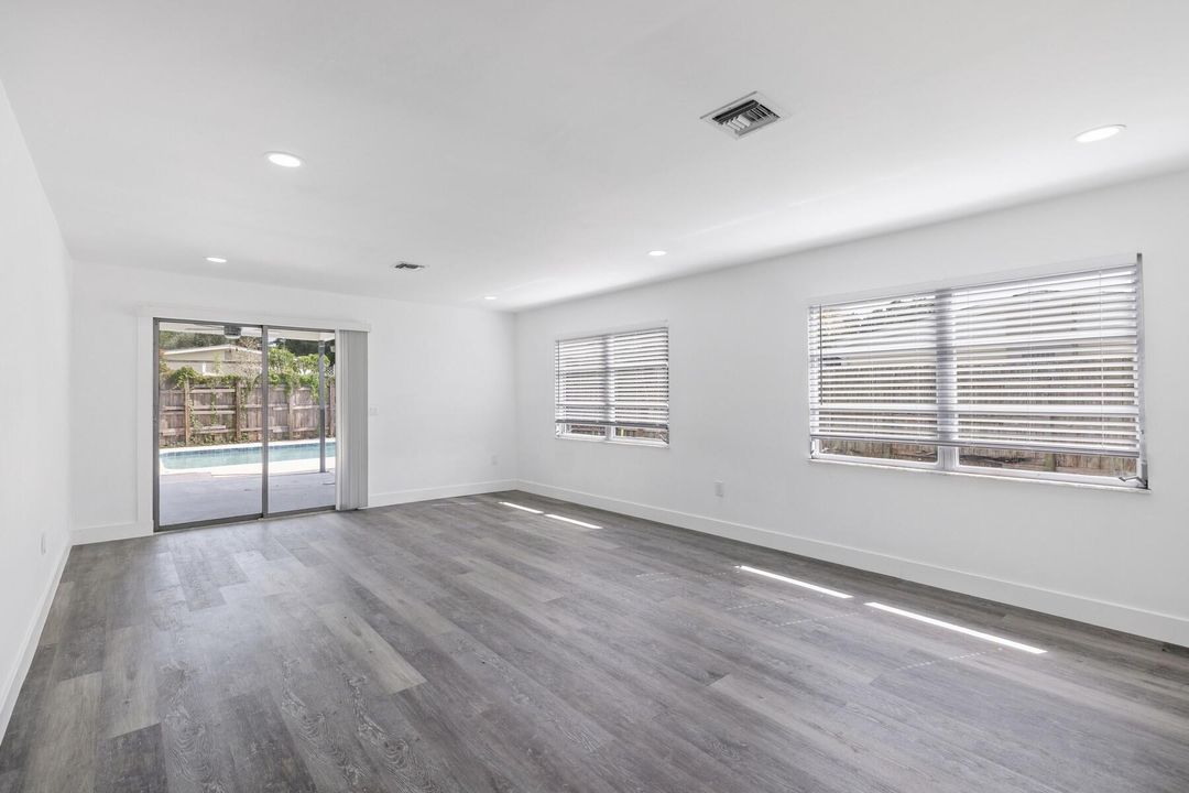 For Sale: $364,000 (2 beds, 2 baths, 1166 Square Feet)