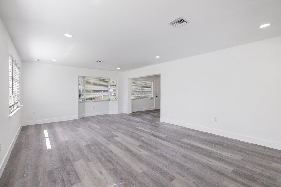 For Sale: $364,000 (2 beds, 2 baths, 1166 Square Feet)