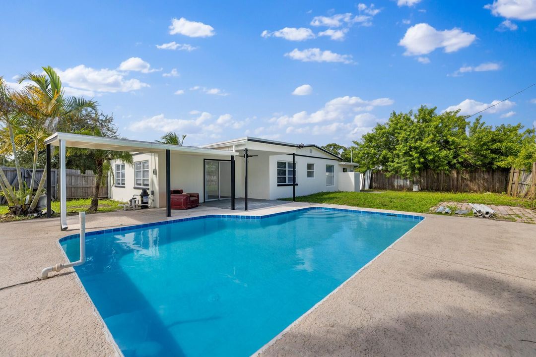 For Sale: $364,000 (2 beds, 2 baths, 1166 Square Feet)