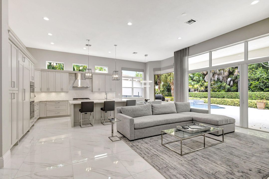 En Venta: $3,199,000 (4 camas, 4 baños, 4228 Pies cuadrados)