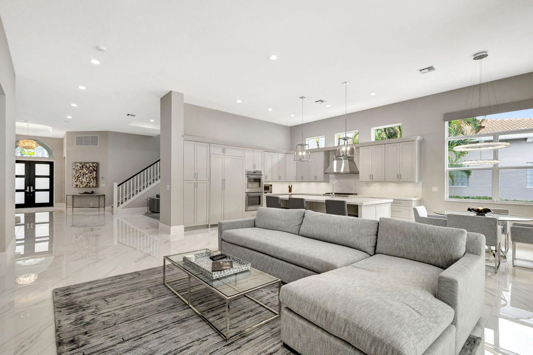 En Venta: $3,199,000 (4 camas, 4 baños, 4228 Pies cuadrados)