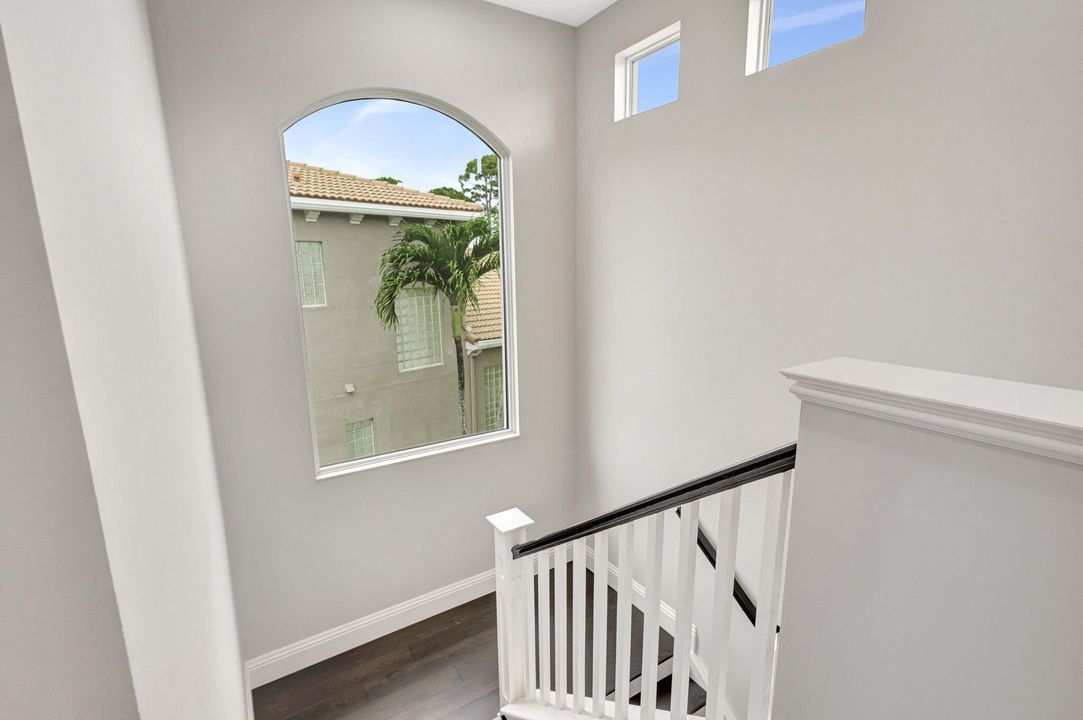 En Venta: $3,199,000 (4 camas, 4 baños, 4228 Pies cuadrados)