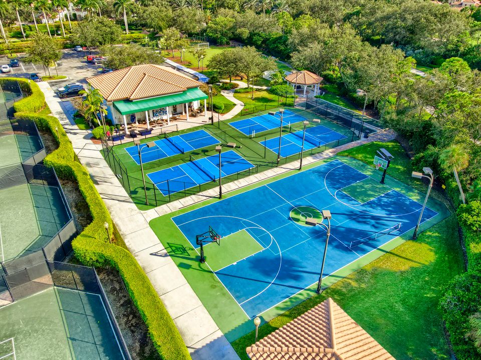 En Venta: $3,199,000 (4 camas, 4 baños, 4228 Pies cuadrados)