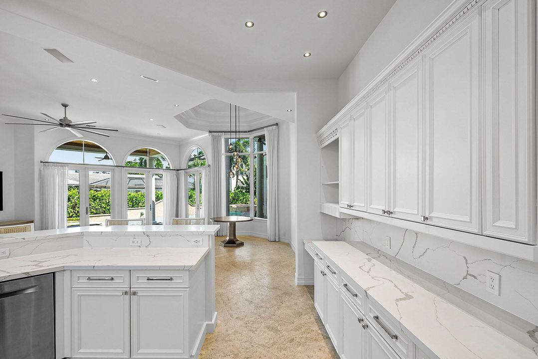 На продажу: $4,995,000 (5 спален, 5 ванн, 4805 Квадратных фут)