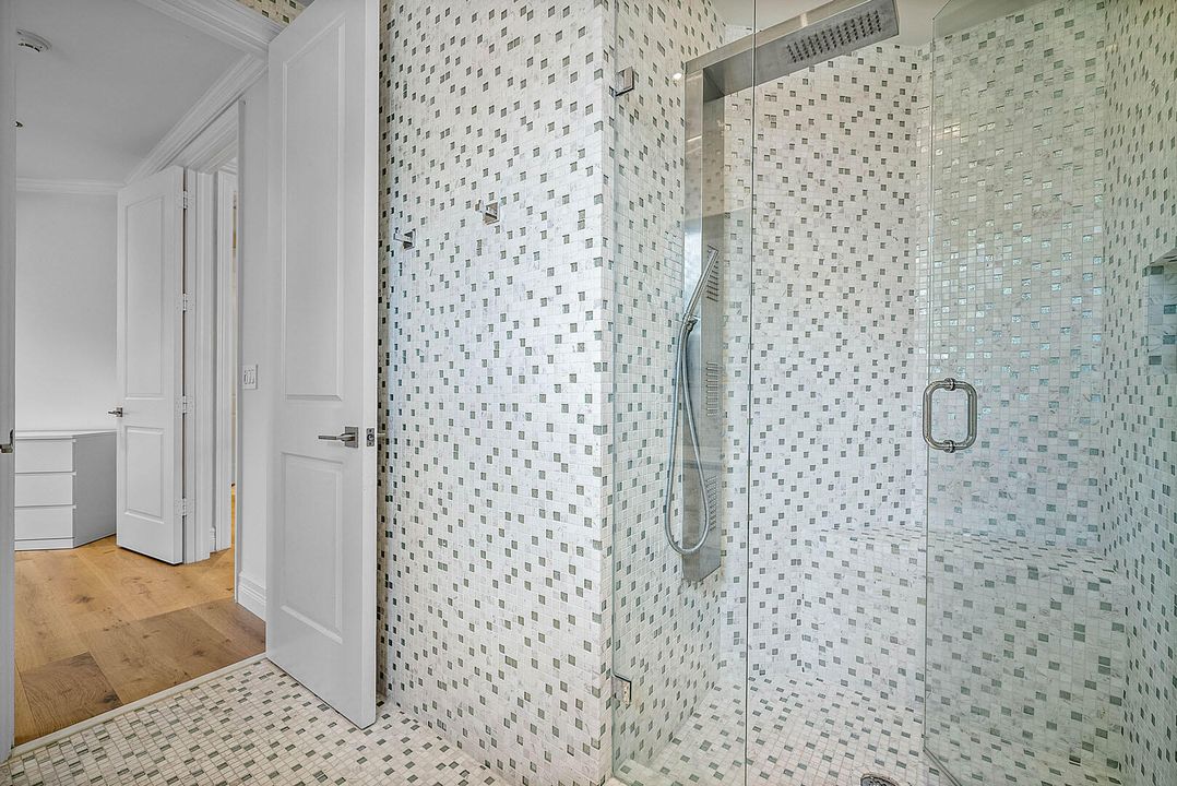 На продажу: $4,995,000 (5 спален, 5 ванн, 4805 Квадратных фут)