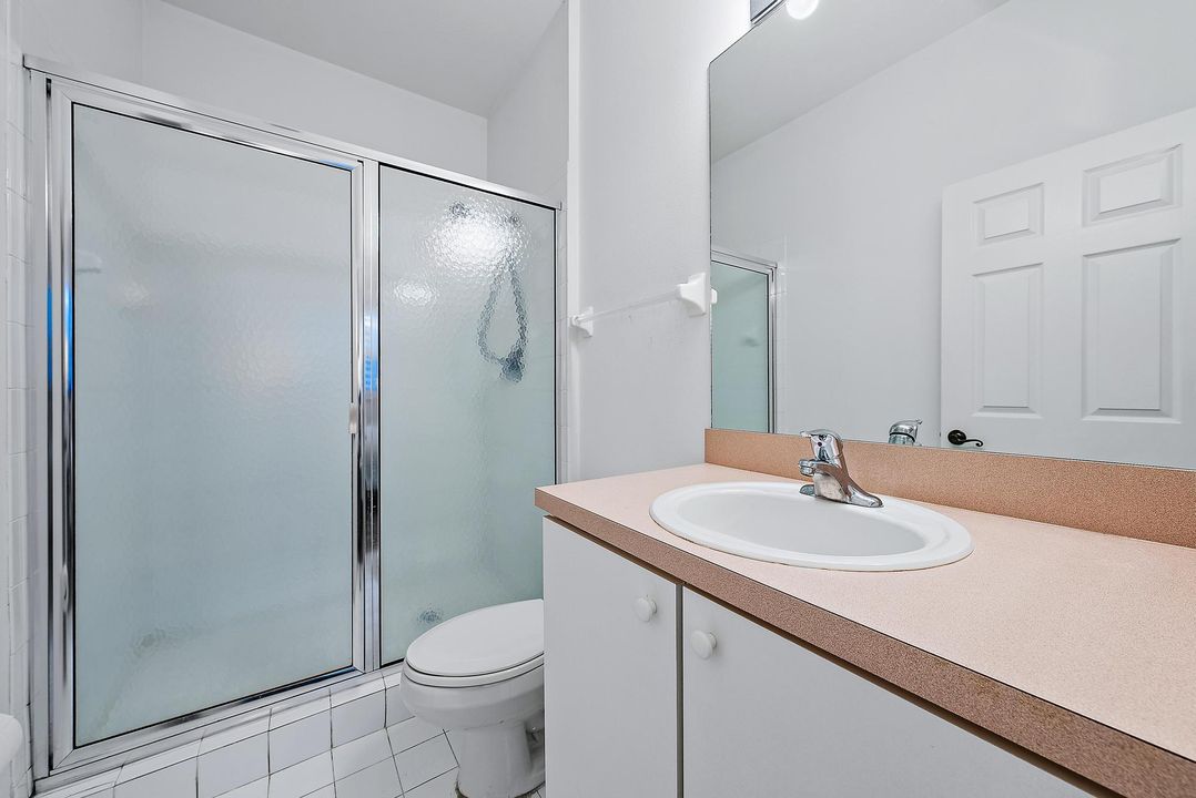 For Sale: $319,999 (2 beds, 2 baths, 1036 Square Feet)