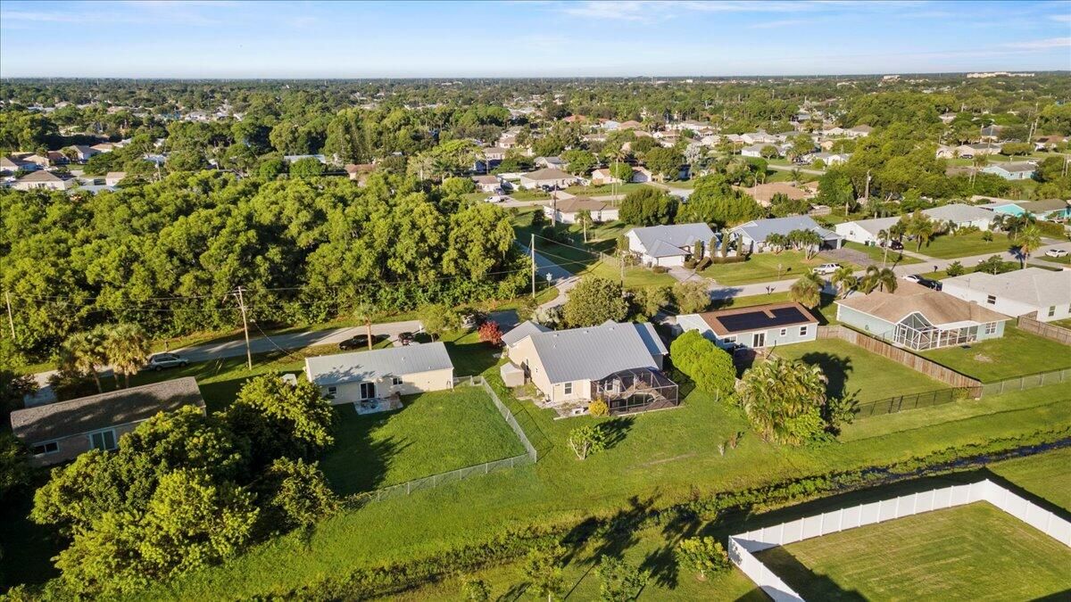 Active With Contract: $400,000 (3 beds, 2 baths, 1546 Square Feet)