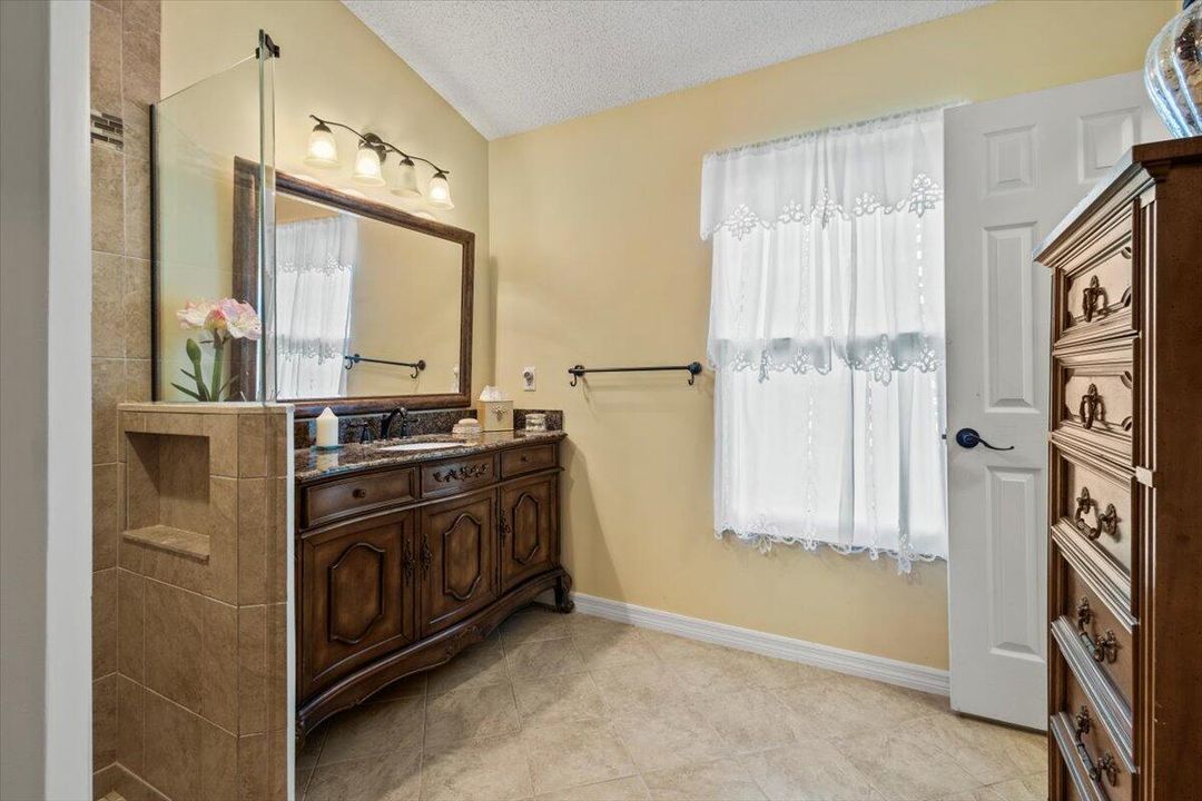 Active With Contract: $400,000 (3 beds, 2 baths, 1546 Square Feet)