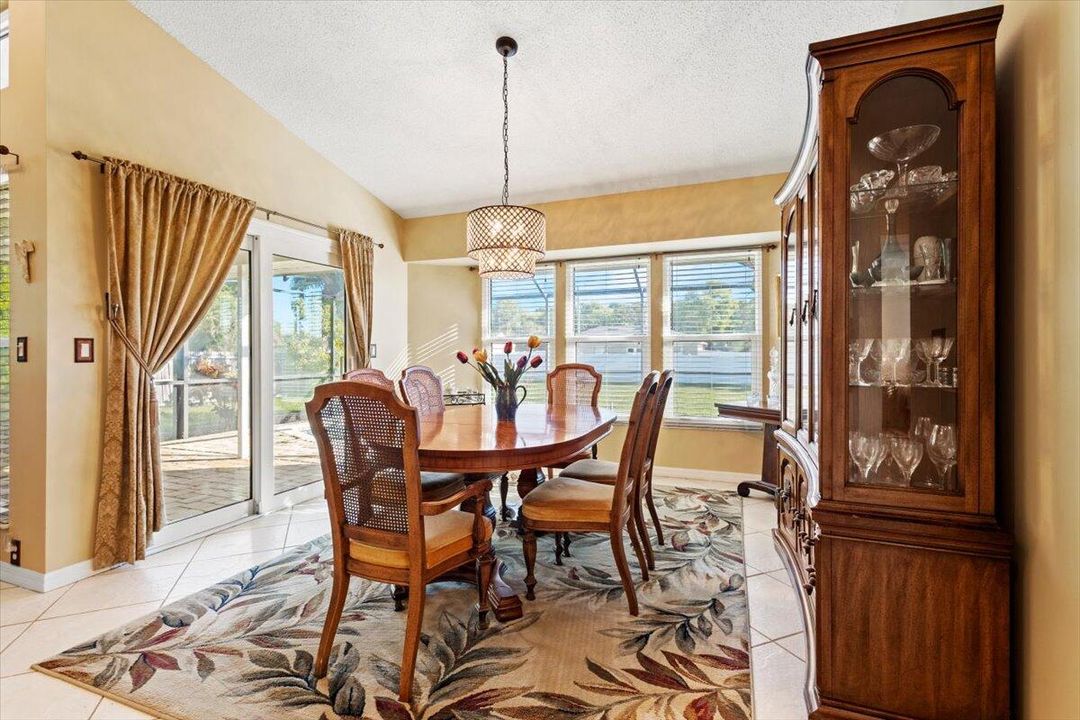 Active With Contract: $400,000 (3 beds, 2 baths, 1546 Square Feet)