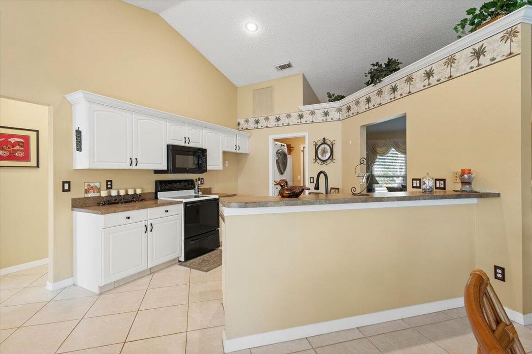 Active With Contract: $400,000 (3 beds, 2 baths, 1546 Square Feet)