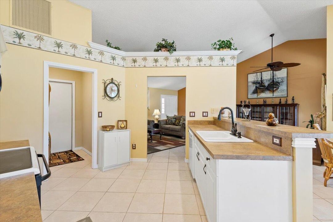 Active With Contract: $400,000 (3 beds, 2 baths, 1546 Square Feet)