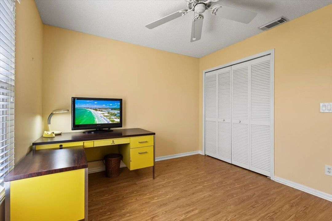 Active With Contract: $400,000 (3 beds, 2 baths, 1546 Square Feet)