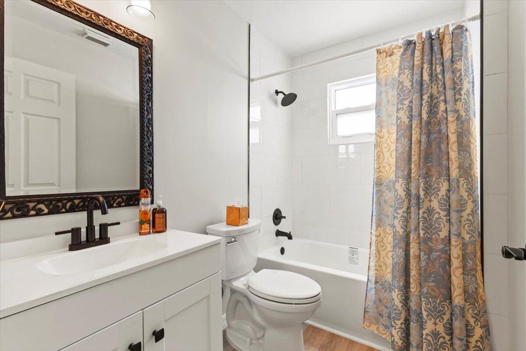 Active With Contract: $400,000 (3 beds, 2 baths, 1546 Square Feet)