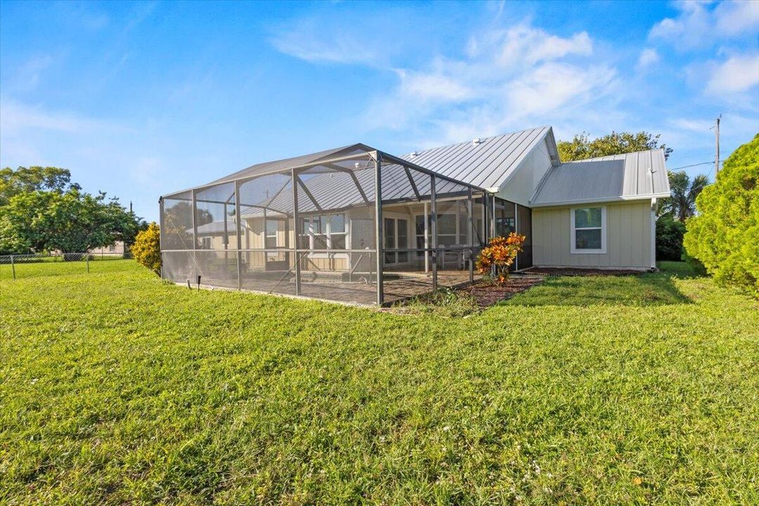 Active With Contract: $400,000 (3 beds, 2 baths, 1546 Square Feet)