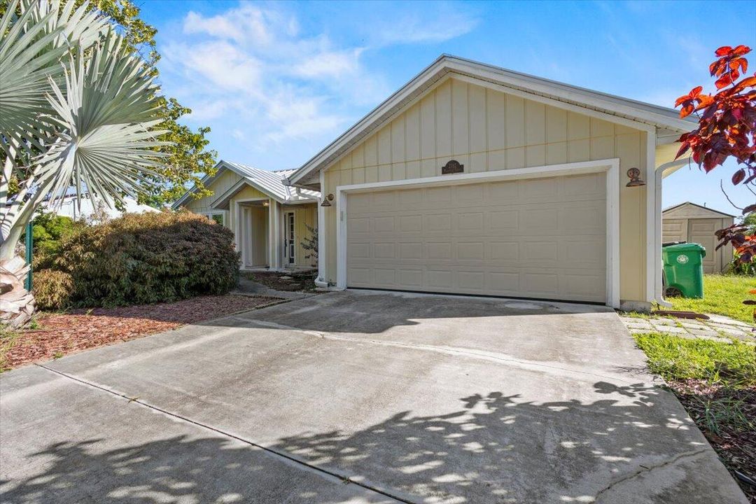 Active With Contract: $400,000 (3 beds, 2 baths, 1546 Square Feet)