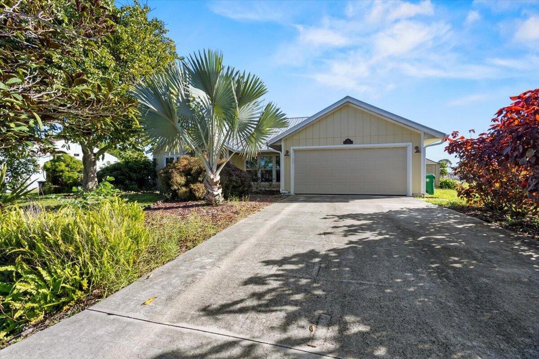 Active With Contract: $400,000 (3 beds, 2 baths, 1546 Square Feet)